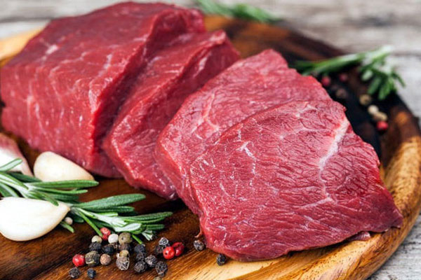 Thịt bò là món khoái khẩu của Samoyed